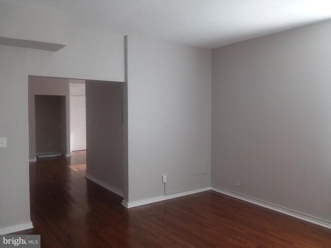 Building Photo - 2012 Mt Royal Terrace