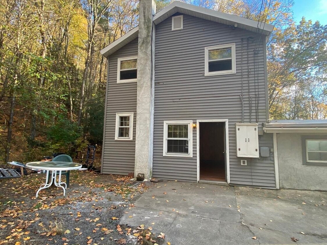 195 Mountain Rd, Chesterfield, NH 03466 Townhome Rentals in