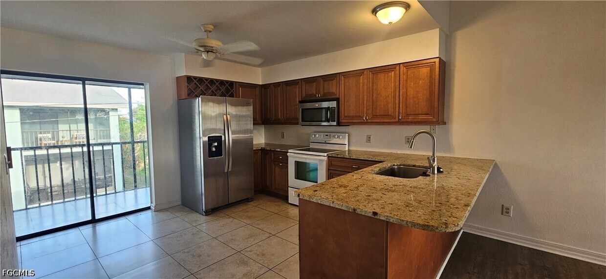 Building Photo - 4904 Vincennes Ct
