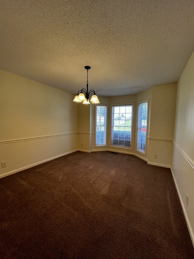 Foto del edificio - Charming 3 Bed, 2.5 Bath Home in Clarksvil...