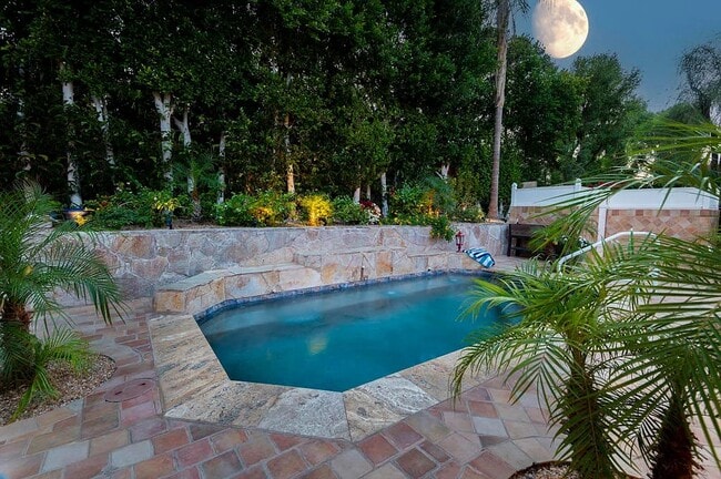 Building Photo - 60755 Living Stone Dr