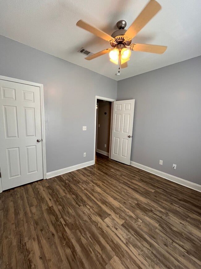 Building Photo - 4141 Barrington Dr