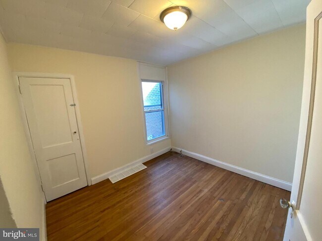 Foto del edificio - 1849 S 65th St