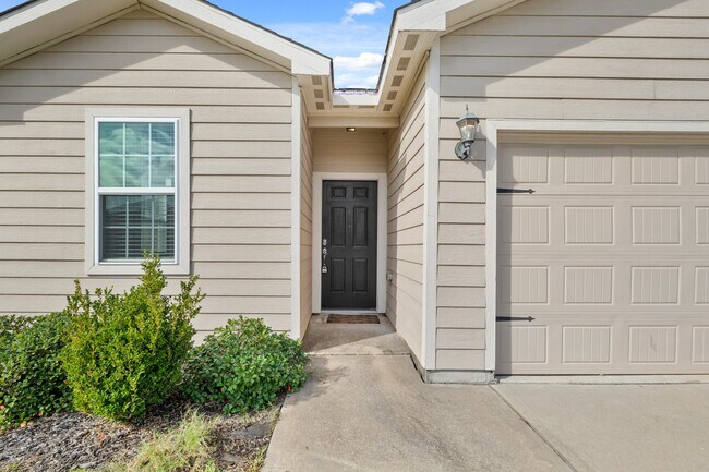 Foto del edificio - 718 Crystal Lakes Dr