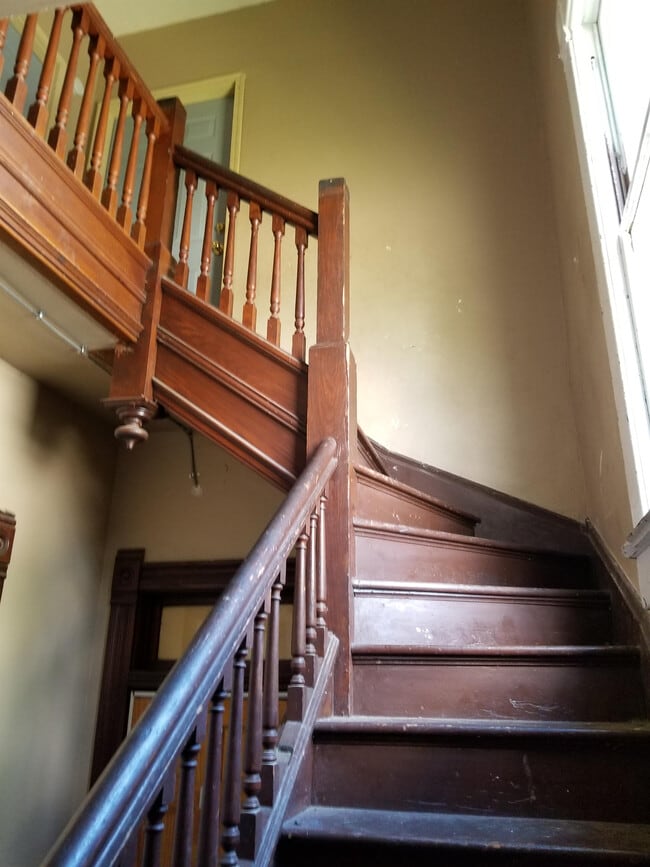 Building Photo - 121 Gilbert Ave