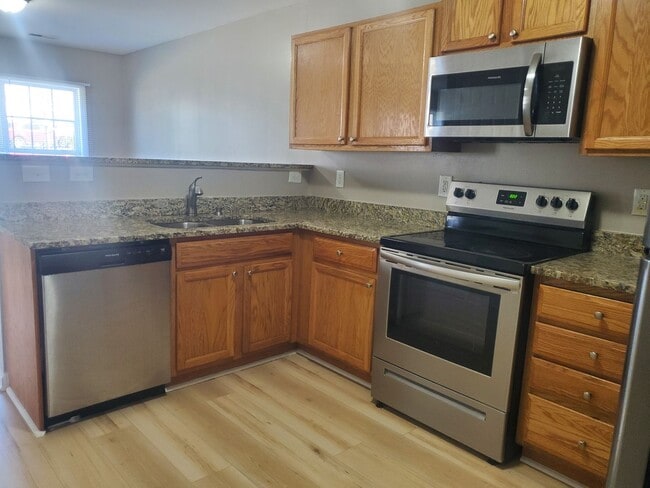 Photo - 1136 Drew St Apartment