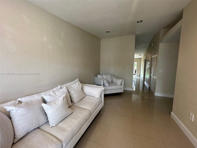 Foto del edificio - 6998 NW 166 Terrace