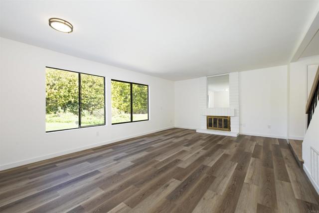 Building Photo - 2122 Crown View Way
