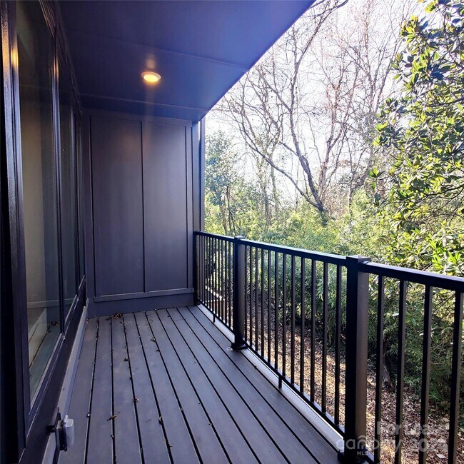 Building Photo - 3530 Saker Ln