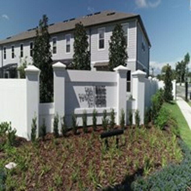 Foto del edificio - Stylish 3-Bedroom Townhome in Gated Sanfor...