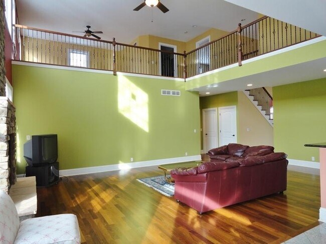 Building Photo - N3045 Lake Forest Cir