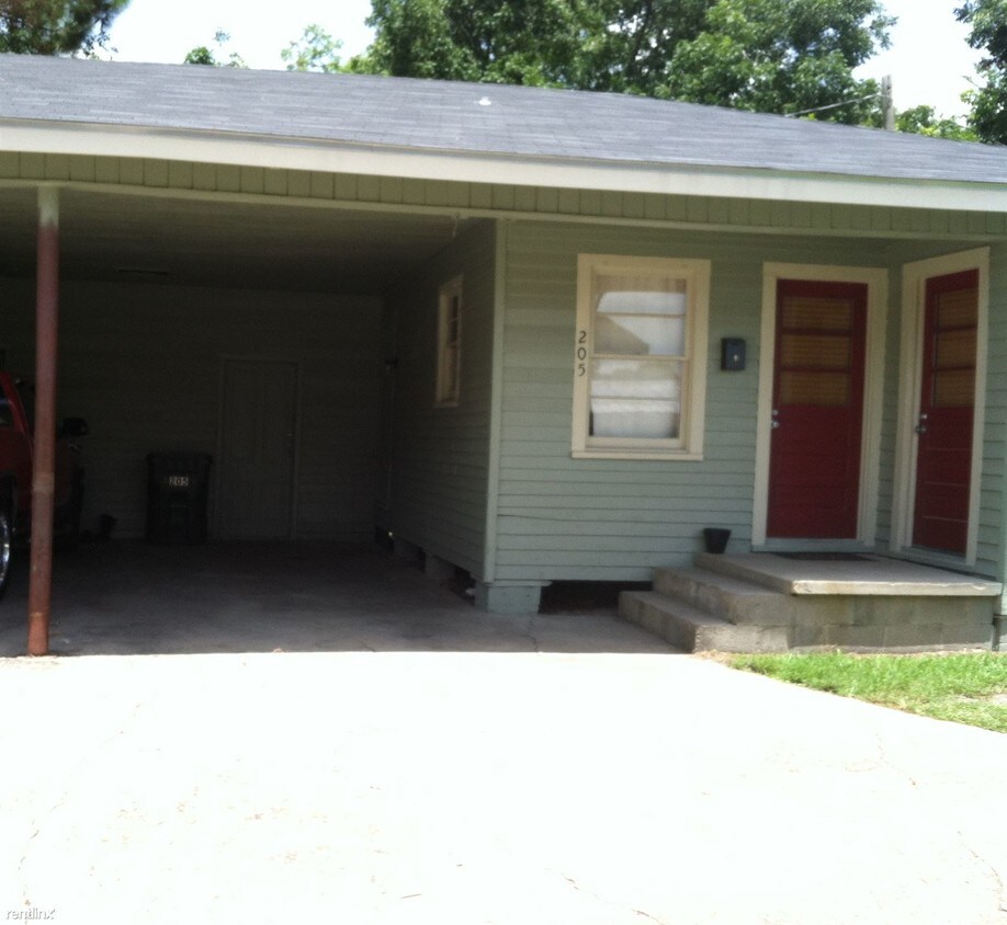 Primary Photo - 205 Armand St