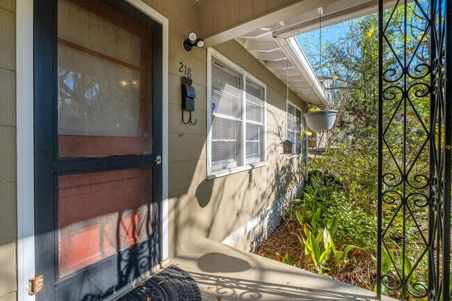 Foto del edificio - Charming Midtown Tallahassee Duplex