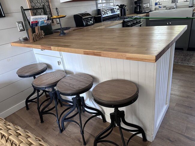 Building Photo - 1813 Bayview Ln