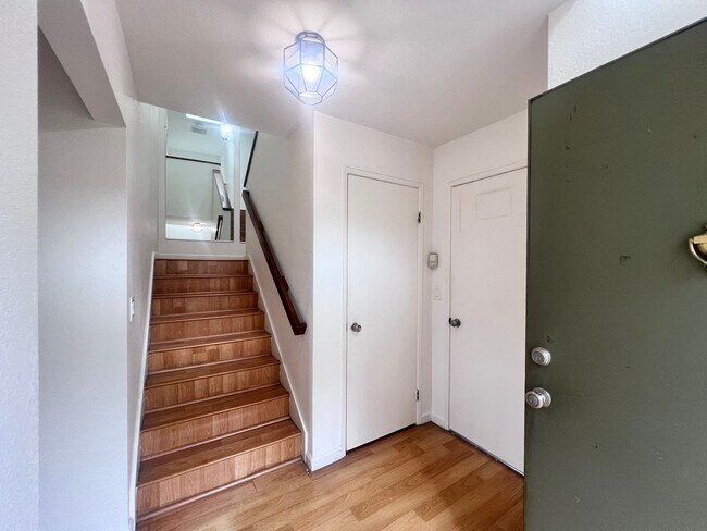 Foto del edificio - Two Story 3 Bed/Bath Single Family Home In Milpitas, Ca. For Rent!!! $500 OFF FIRST MONTHS RENT!