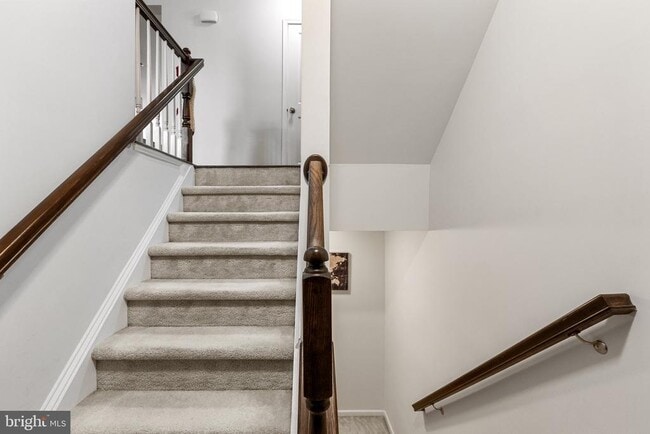 Building Photo - 43131 Wealdstone Terrace