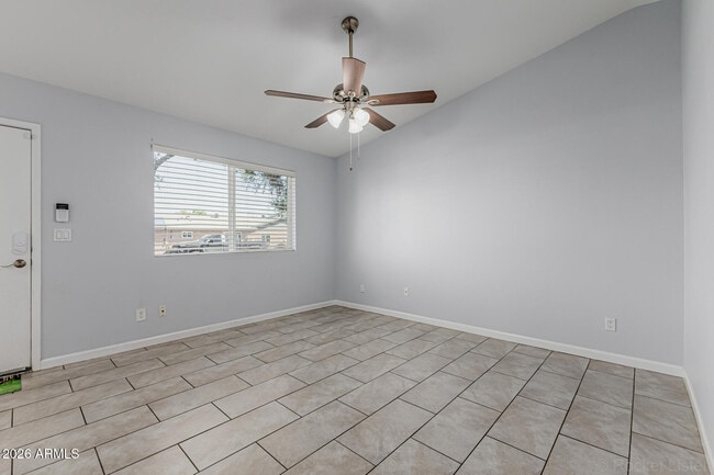 Building Photo - 1005 W Laguna Dr