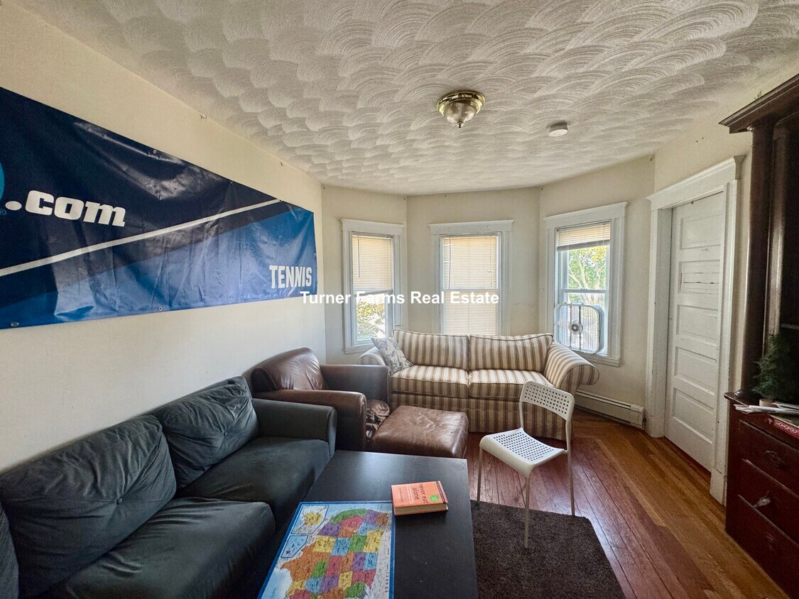 Primary Photo - 288 Boston Ave