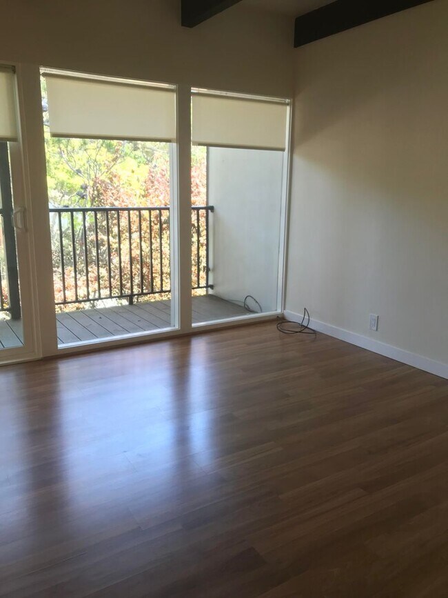 Foto del edificio - Tranquil and Remodeled 2BR/1BA Updated Uni...