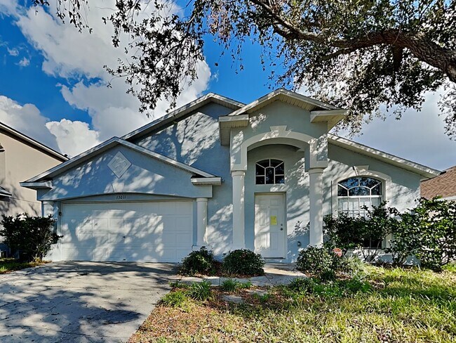 Spacious 3 Bedroom Home for Rent in Riverview, FL | Fenced Yard | 2-Car Garage - Spacious 3 Bedroom Home for Rent in Riverview, FL | Fenced Yard | 2-Car Garage