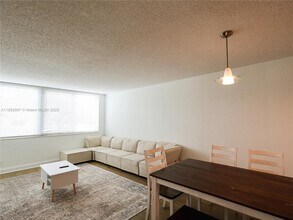 Building Photo - 9125 SW 77th Ave