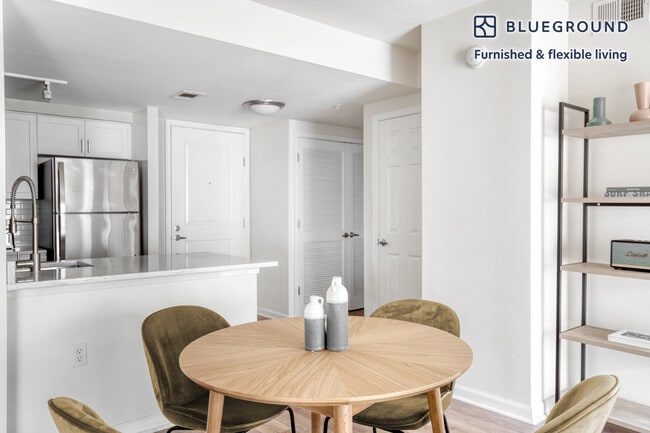 Foto del edificio - 5405 Tuckerman Ln