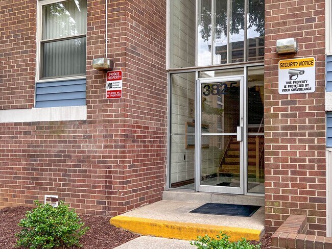 Suitland MD 2 BR 1 BA Renovated Condo - Suitland MD 2 BR 1 BA Renovated Condo