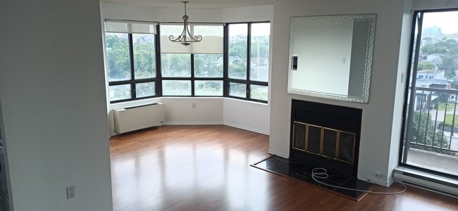 Building Photo - 259 Rue Champlain