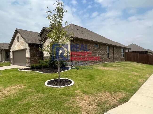 Building Photo - Attractive 3 Bedroom/2 Bath Open Concept Home