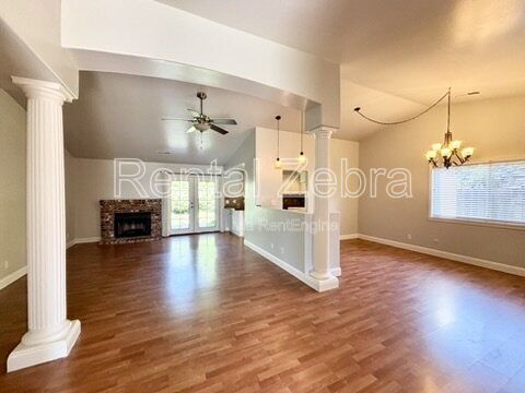 Foto del edificio - 1445 Cameron Ln