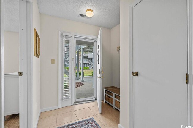 Foto del edificio - Ground floor, 2 bedroom, 2 bath- 10 mins to Surfside Beach.