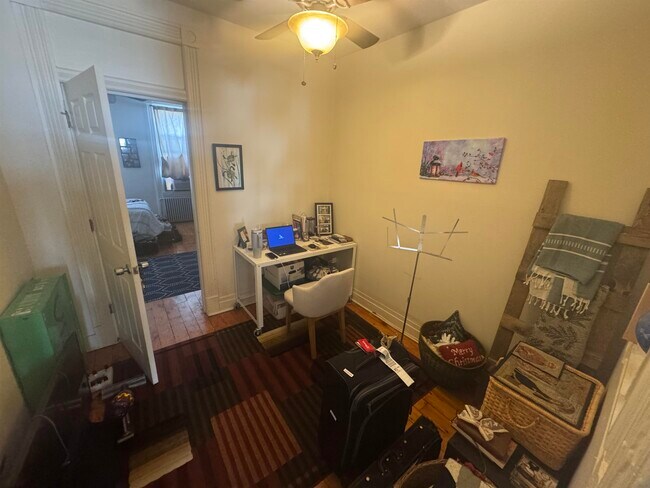 Foto del edificio - 310 Monroe St