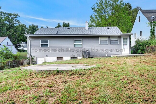Building Photo - 452 Bluff Dr