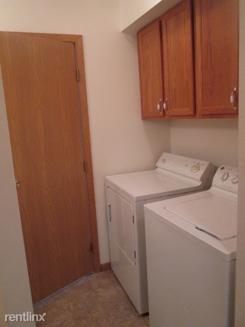Foto del edificio - 718 Great Plains Ct