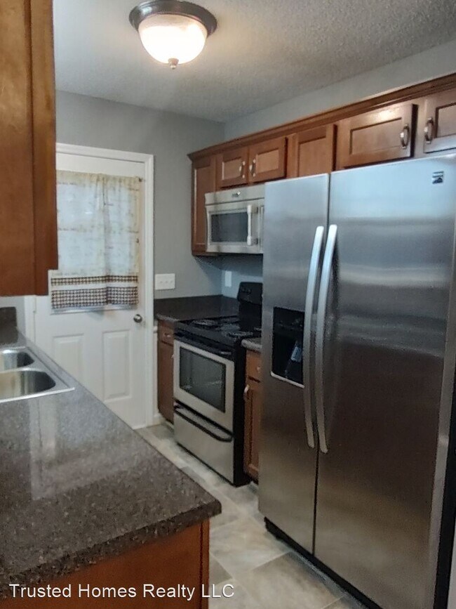 Foto del edificio - 3 br, 2 bath House - 4830 Angel Blvd