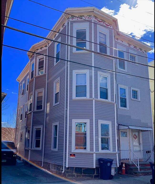 Building Photo - 69 School St
