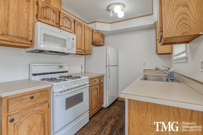Foto del edificio - Single-Level 2 Bedroom Home with A/C & Large Backyard