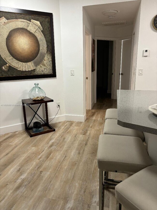 Foto del edificio - 18320 NW 68th Ave