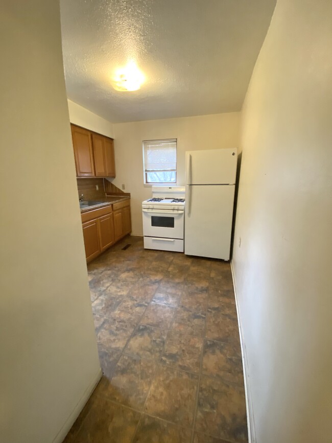 Building Photo - 2331 Rheamount Ave