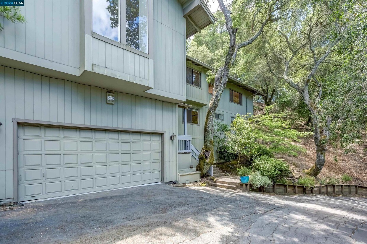 Primary Photo - 19 Woodcrest Rd