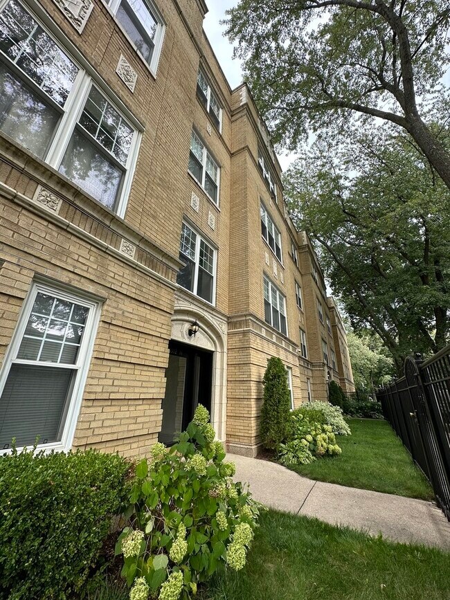 Foto del edificio - 1914 W Chase Ave