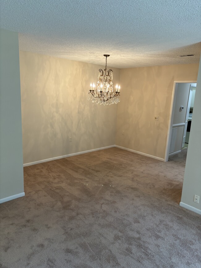 Foto del edificio - 15320 Pine Orchard Dr