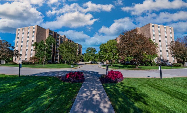 Foto del edificio - Laurel Village Apartments