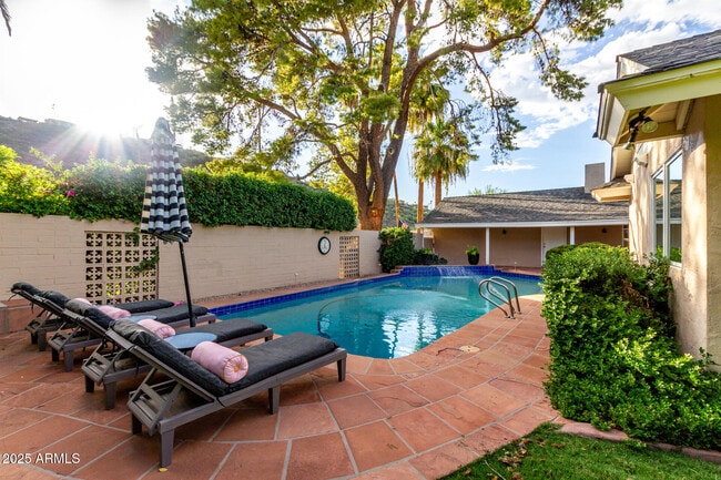Building Photo - 14425 N Coral Gables Dr
