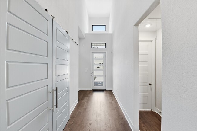 Foto del edificio - 15314 Viviente Dr