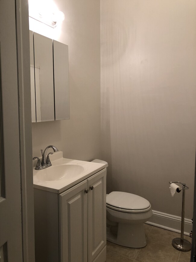 bathroom - 2922 N Calvert St