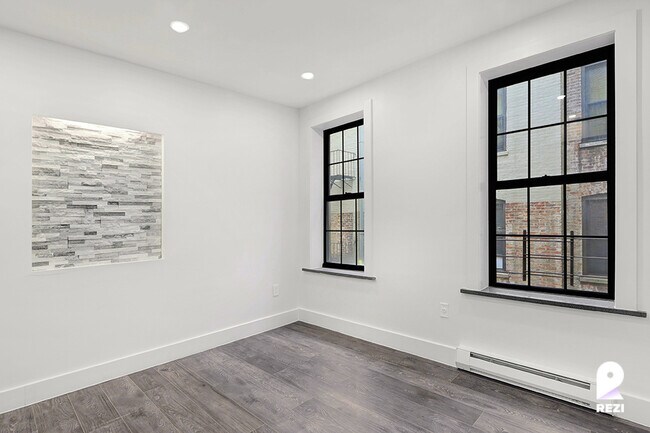 Building Photo - 476 W 165th St