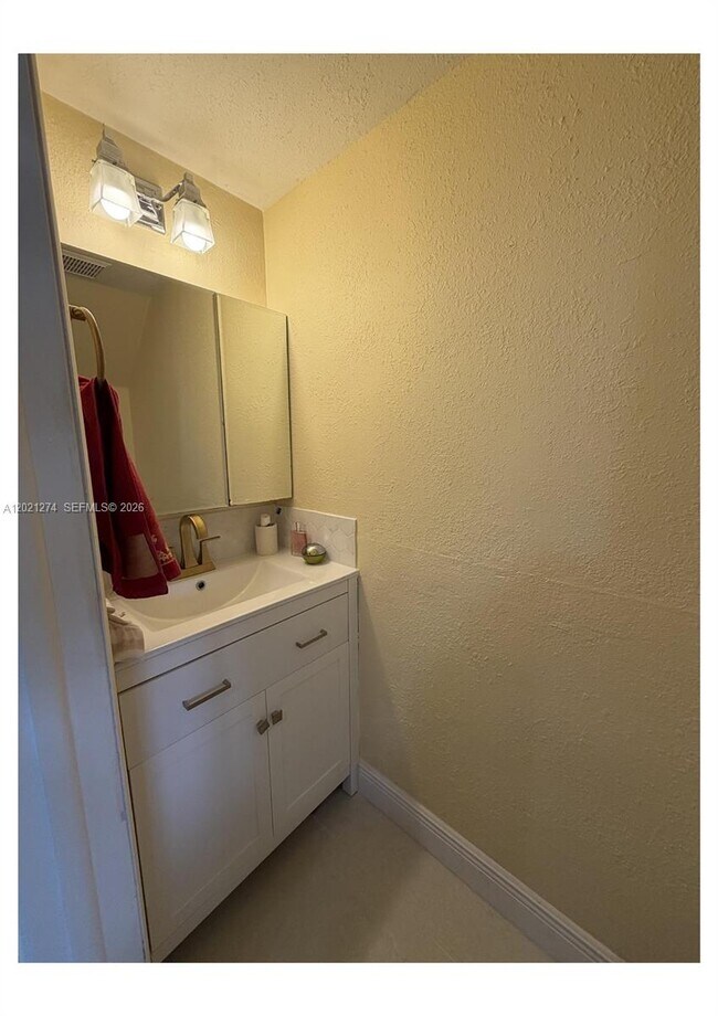 Foto del edificio - 8265 NW 6th Terrace
