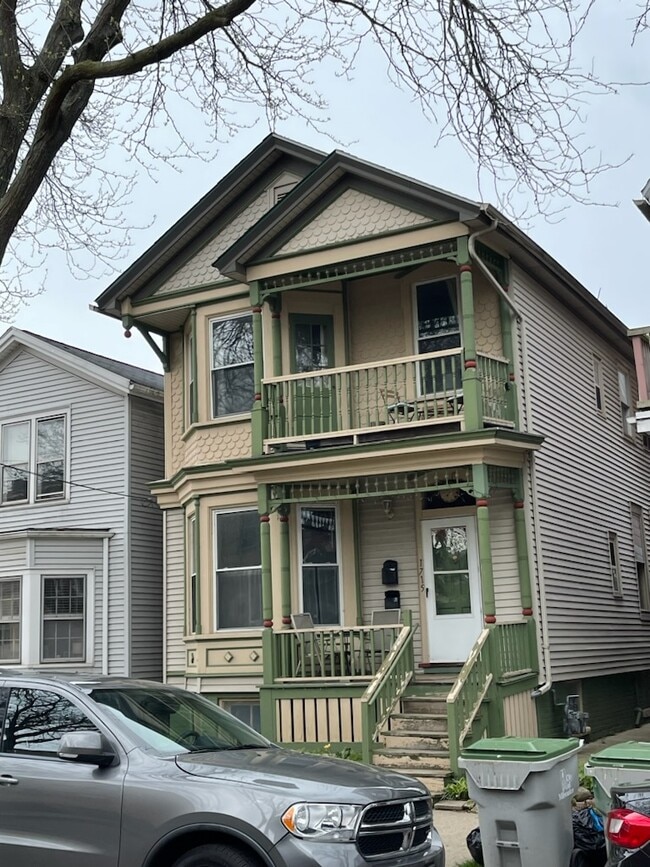 Building Photo - 1715 N Astor St