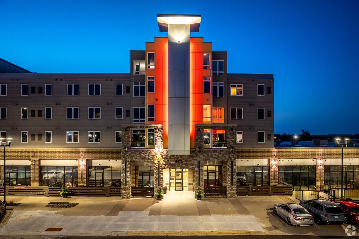 Foto principal - West Glen Town Center Apartments